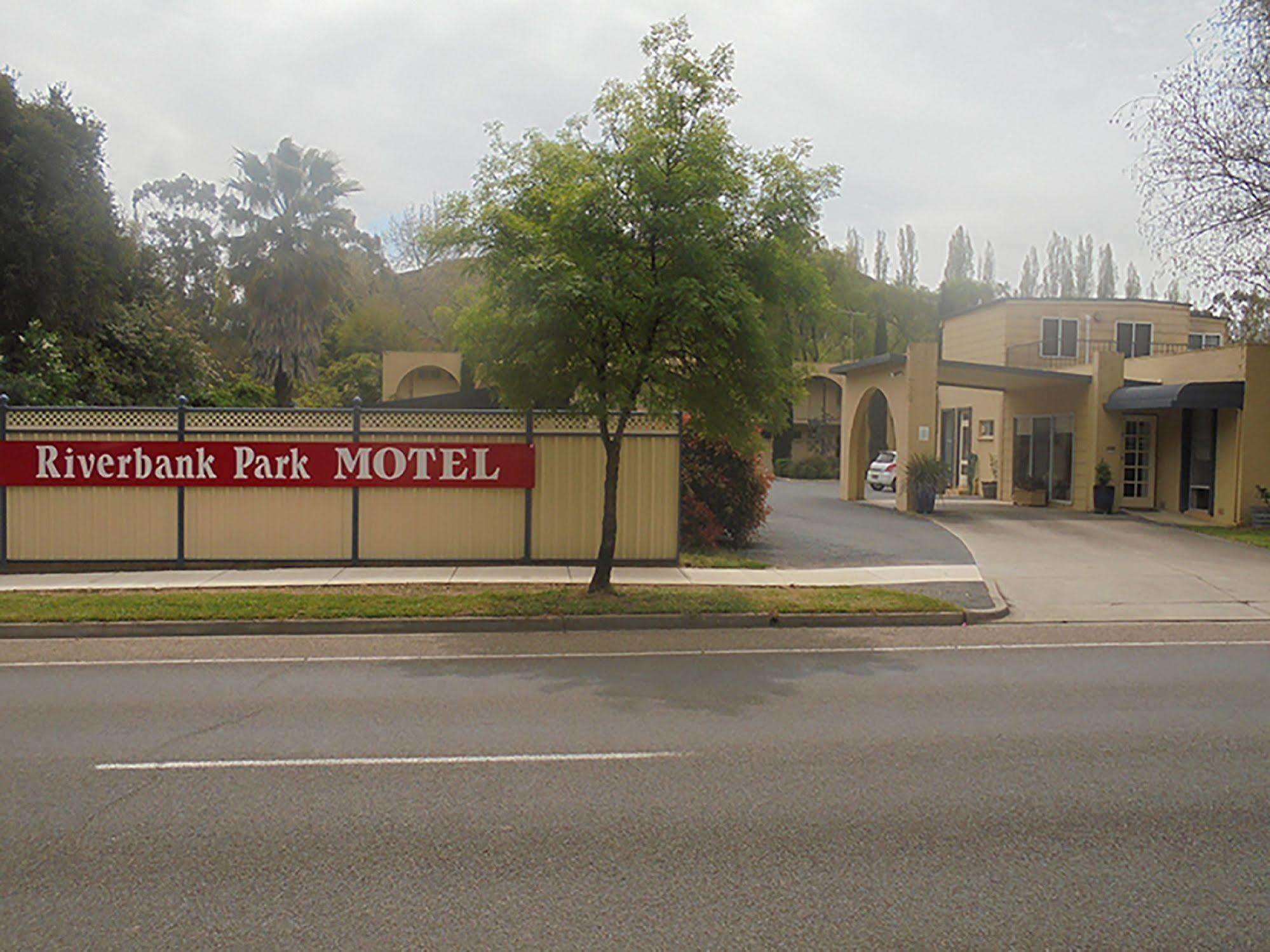 Riverbank Park Motel Bright Exteriör bild